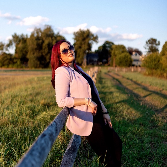 Meet your Posher, Vy Vy - Picture 2 of 16